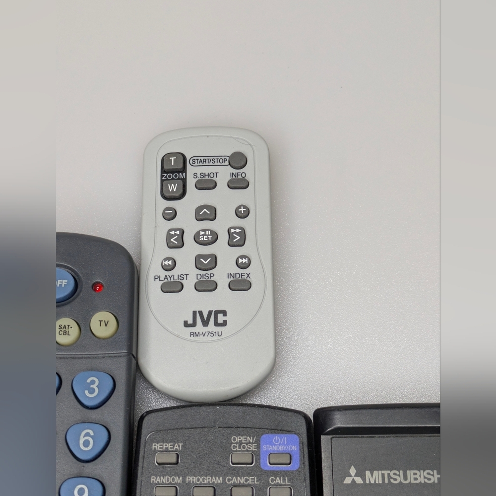 Assorted Remote Control Lot Various Brand, Sony, Hitachi, Mitsubishi, Zenith - Picture 8 of 14